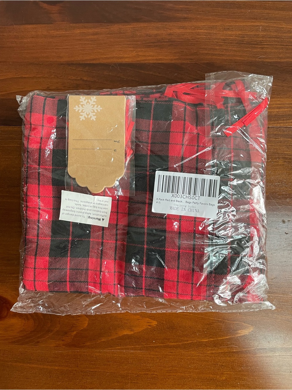 Amazon 6 Pack Red and Black Plaid Party Favor Gift Bags